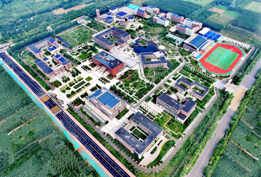 1778136689671199.jpg 学校简介图2.jpg